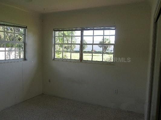 5th image of 50 E Perry Ln