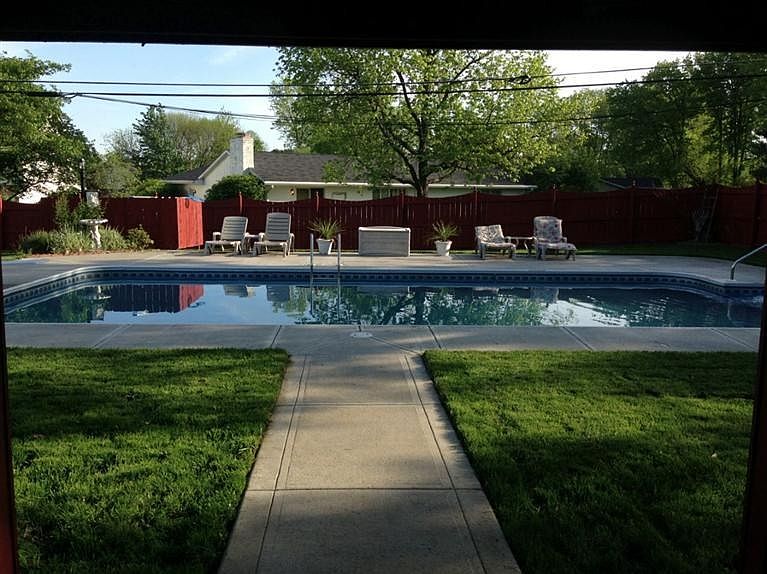 2nd image of 4741 Manchester Rd