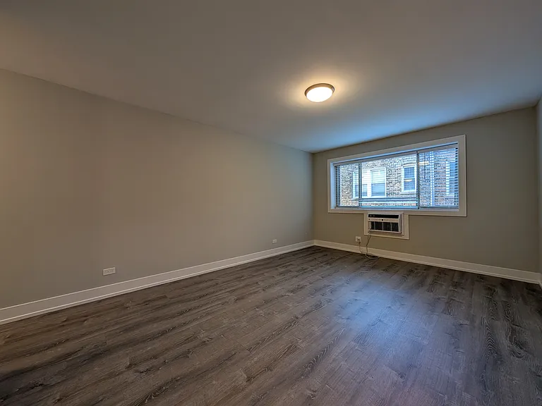 538 W Surf St — Photo 6