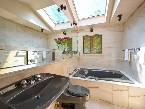 29 Kansas Place image 15 of 24