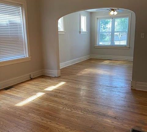 3rd image of 4919 Lindenwood Ave #2