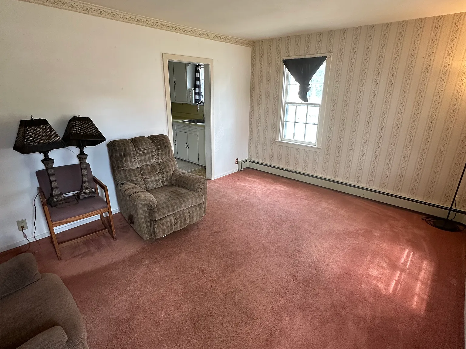 3 bed, 1.5 bath, 1500 sqft, $1,100 — Photo 3