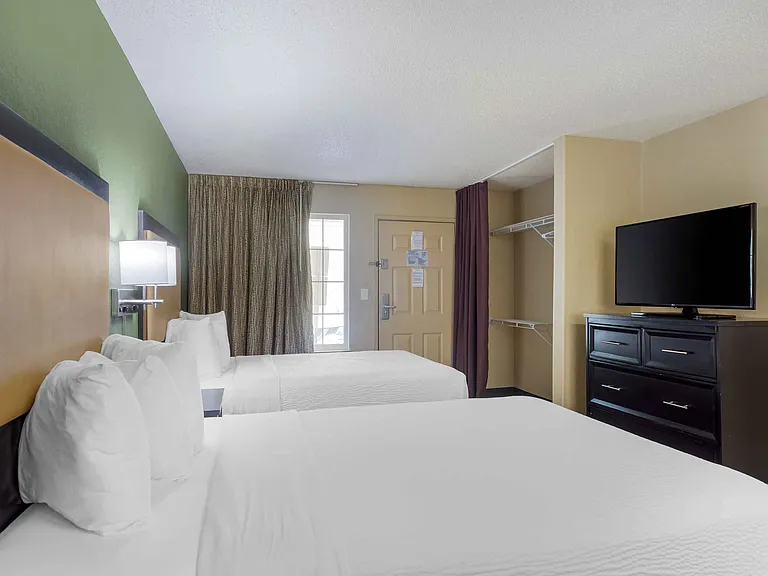 Studio Suite - 2 Full Beds