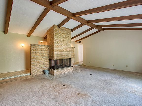 5th image of 812 Live Oak Dr