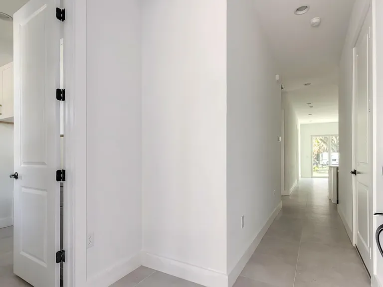 618 N Duss St #1 — Photo 22