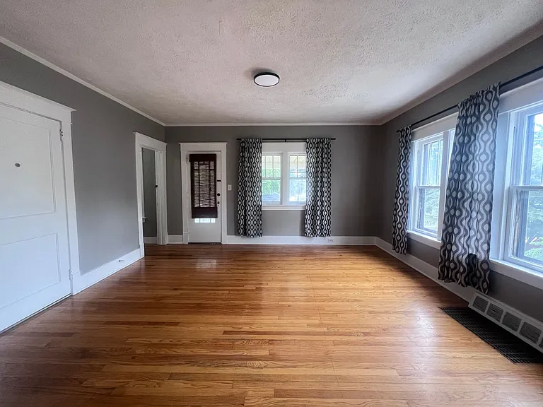 317 Pine Ave NW — Photo 3