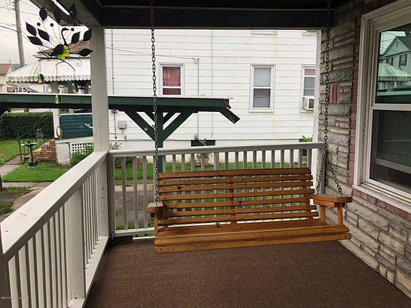 3rd image of 175 Howard St