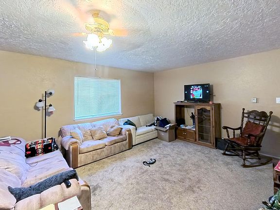 5th image of 326 Clara Ln