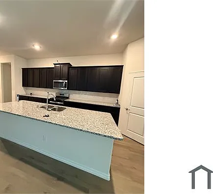 2140 Katharine St — Photo 11