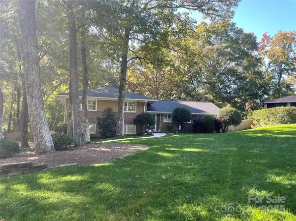 3813 School House Ln, Charlotte, NC 28226