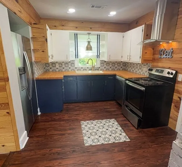 710 Green St — Photo 1