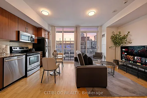 65 Bremner Blvd #4007 Photo 1