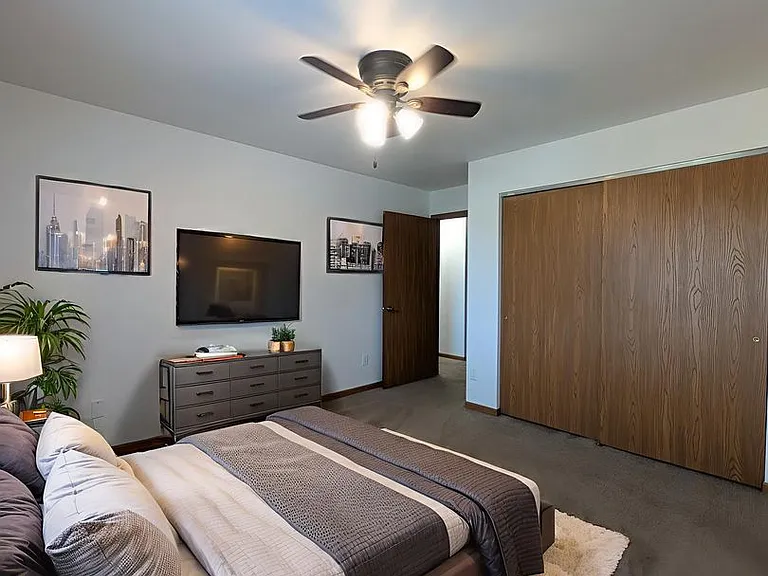 1516 Vogt Dr — Photo 41