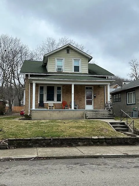 136 S Walnut St photo 1