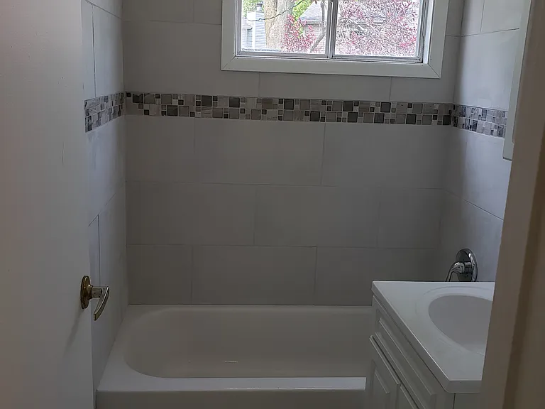 418 Whittier Ln — Photo 4