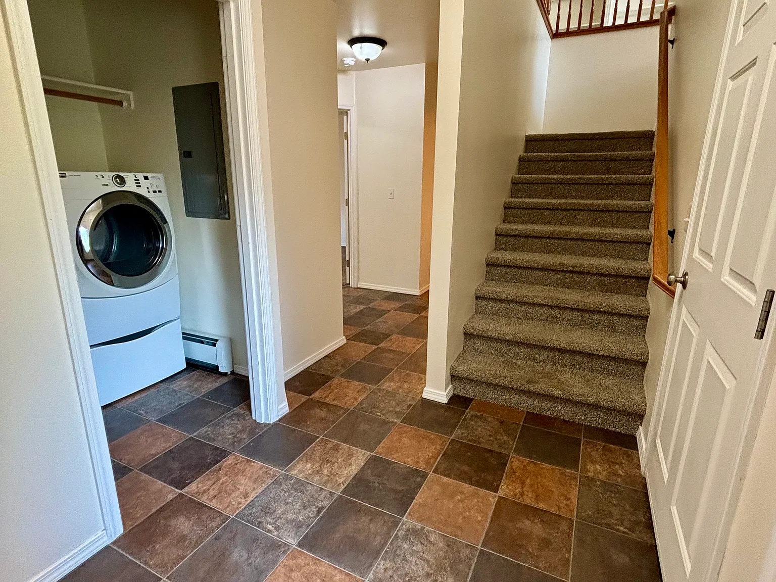 3 bed, 2.5 bath, 1817 sqft, $2,875 — Photo 4