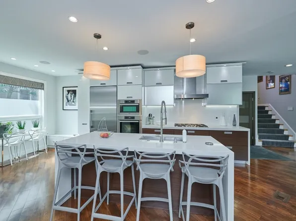 3 Tanglewood Rd #3, Newton Center, MA 02459