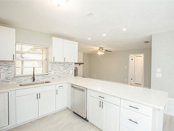 2nd image of 7045 Hammock Way