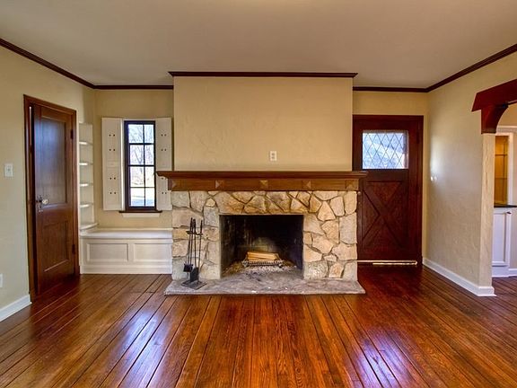 3rd image of 4133 E Pleasant Run Parkway South Dr