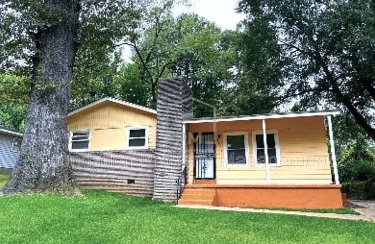 3181 Parham St — Photo 1