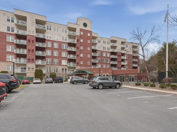 36 Village Rd APT 613, Middleton, MA 01949