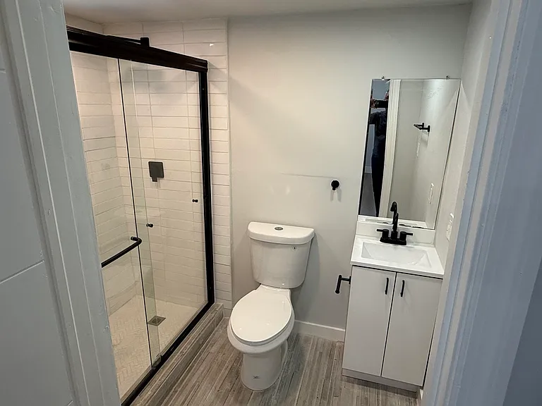 720 NE 7th St #4 — Photo 5