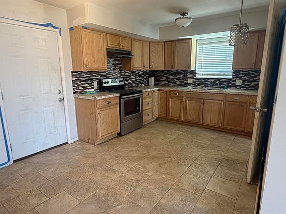 5th image of 302 Jacob Dr