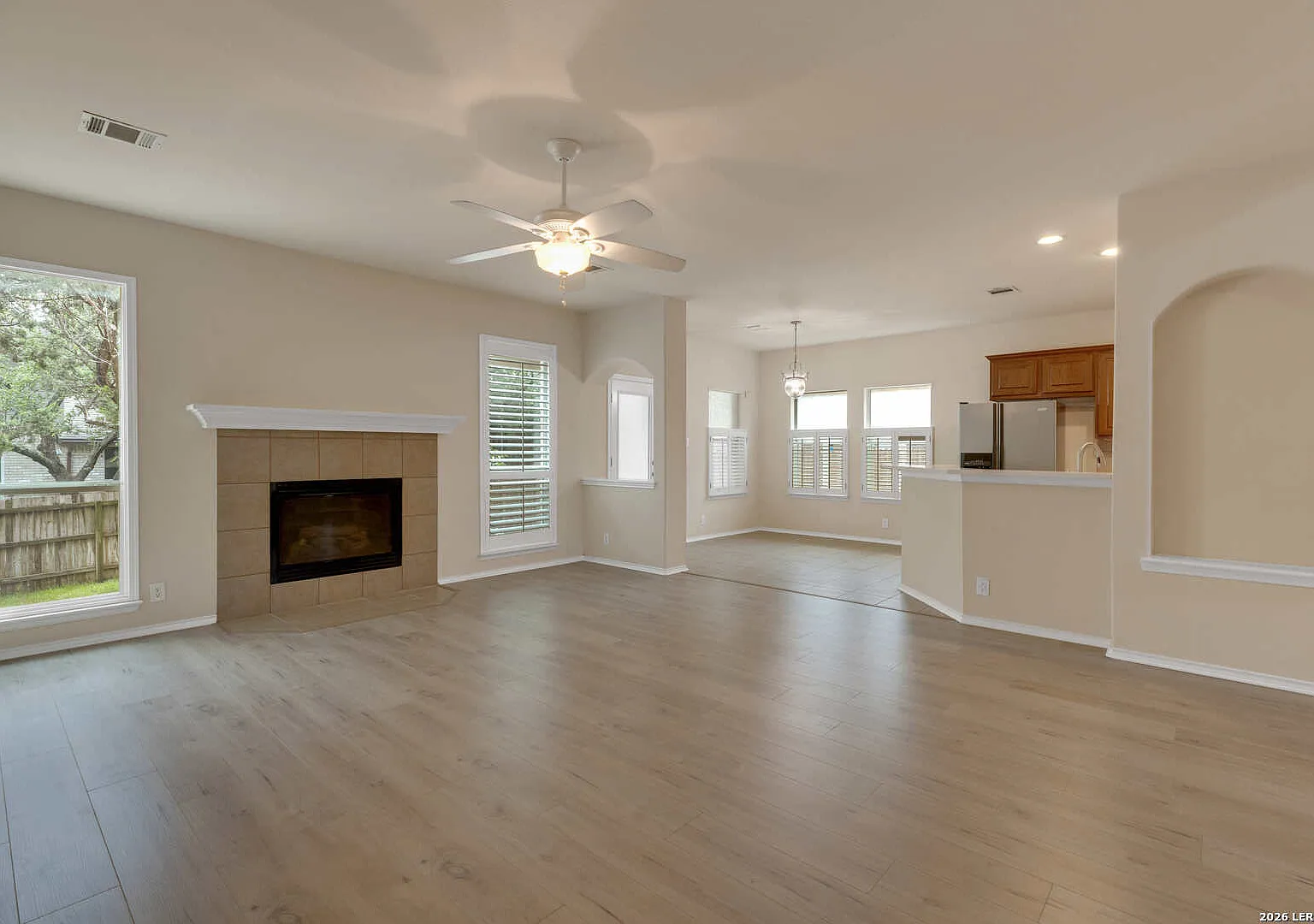 5 bed, 4.0 bath, 3155 sqft, $3,200 — Photo 4
