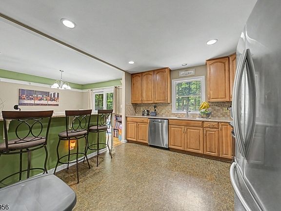 3rd image of 50 River Rd