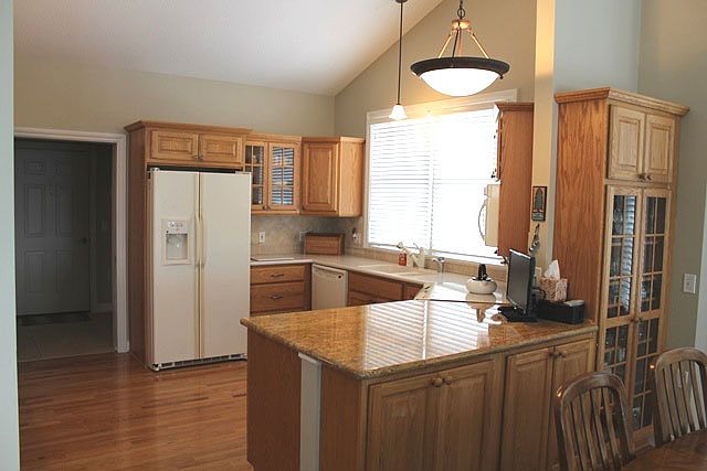 2nd image of 4189 Lakeview Dr