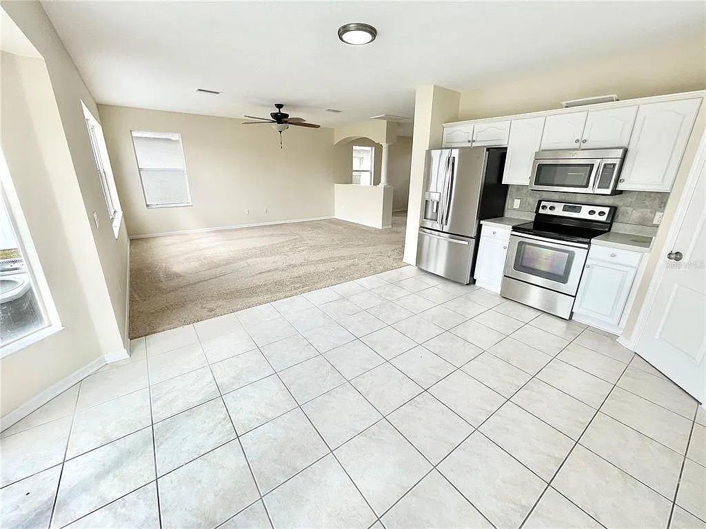 4 bed, 2010 sqft, $2,400 — Photo 4