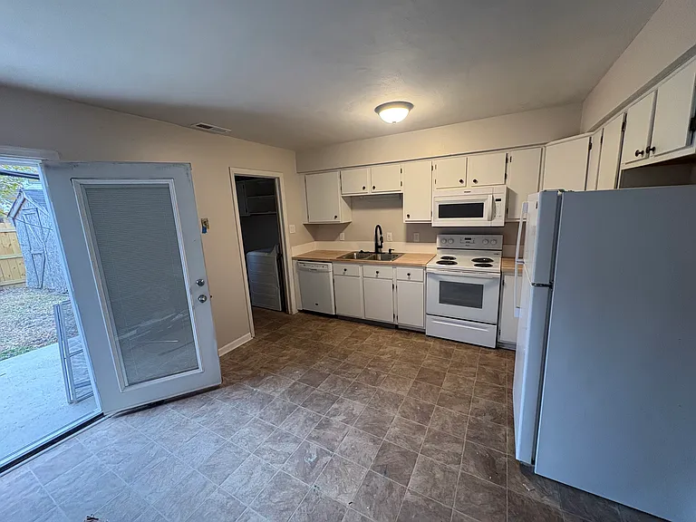 813 S Grosvenor Ct — Photo 25