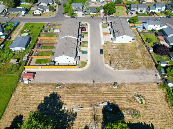 747 Periander Way #5-6-7, Harrisburg, OR 97446