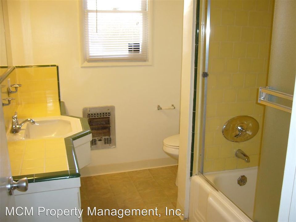 2nd image of 1246 N Orange Dr APT 4
