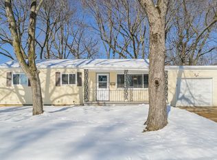 1135 Penhurst Dr, Florissant, MO 63033
