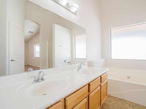 4th image of 4621 N 123rd Dr