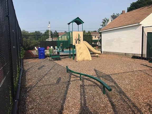 2nd image of 825 Fox Hollow Dr #825