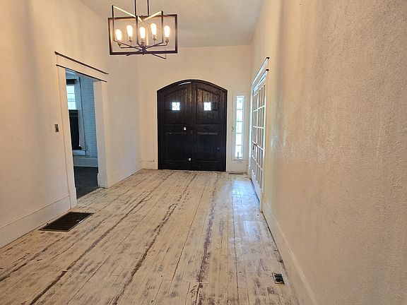 5th image of 246 Newnan St