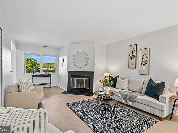 3rd image of 5630 Ringwood Dr Unit E