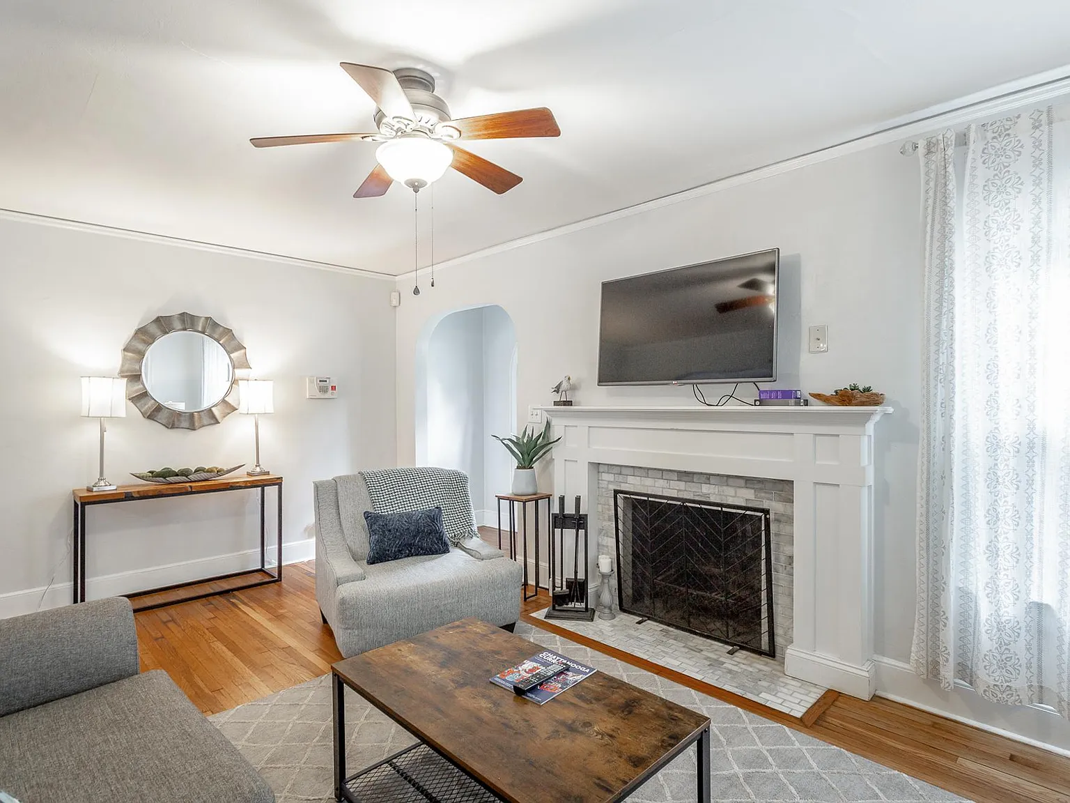 3 bed, 1.5 bath, 1657 sqft, $2,300 — Photo 4