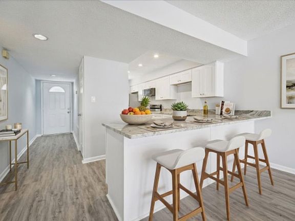 3rd image of 3200 Lynnhaven Dr APT 202