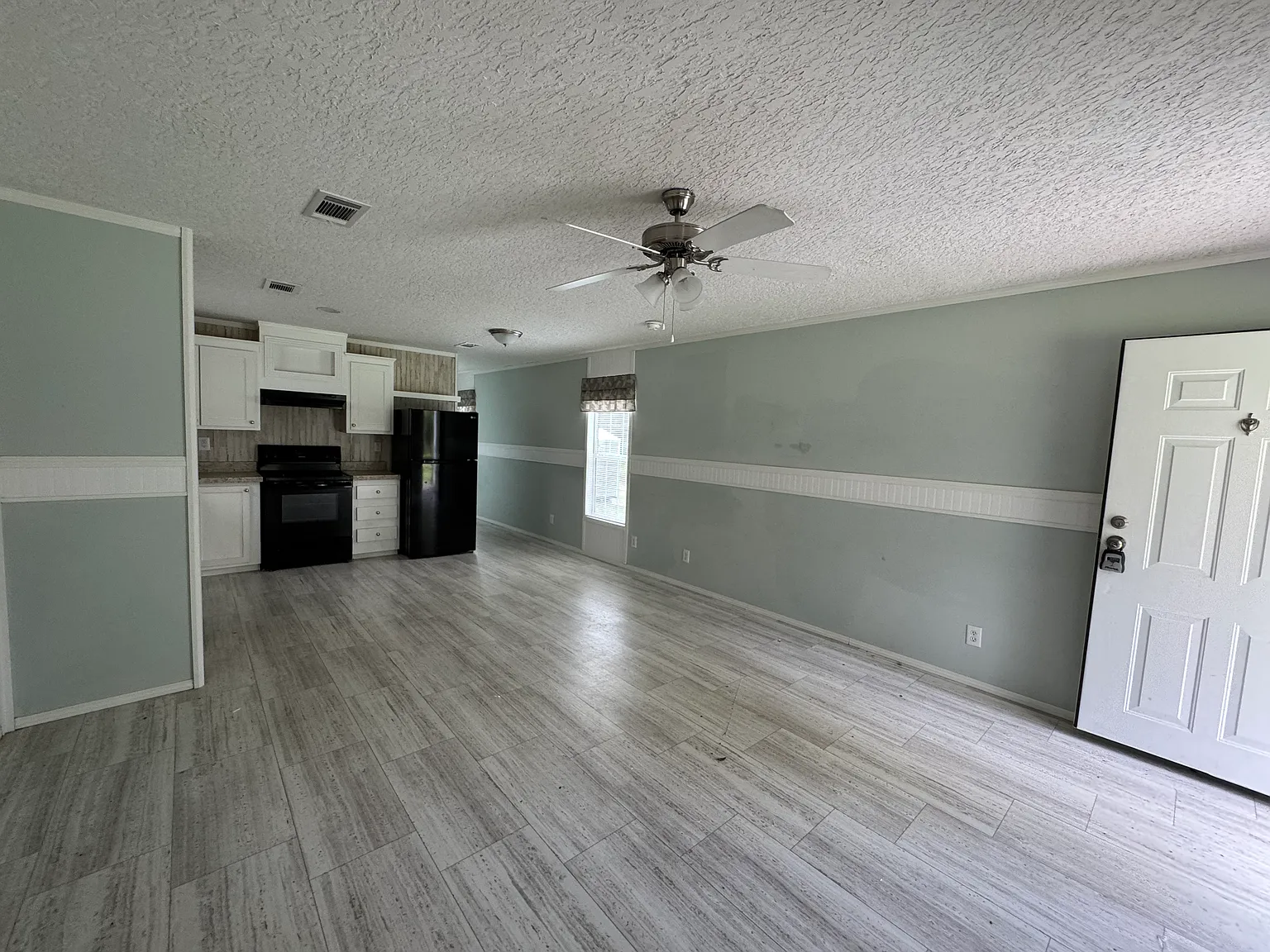 3 bed, 1280 sqft, $1,425 — Photo 4