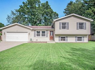 15708 Pruin St, Spring Lake, MI 49456