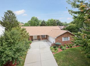 1058 E Gartner Rd, Naperville, IL 60540