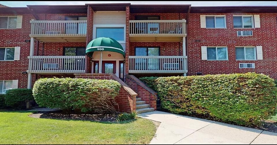 1st image of 900 N Lakeside Dr APT 2C