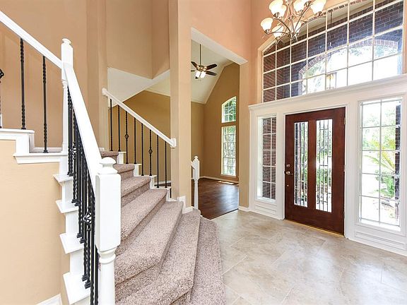 4th image of 510 Lakeside Ln