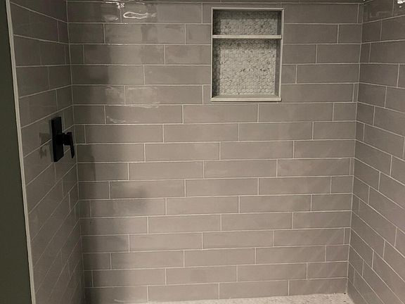 4th image of 347 Hall St