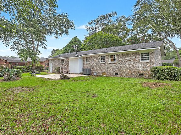 3rd image of 827 Piccadilly Cir