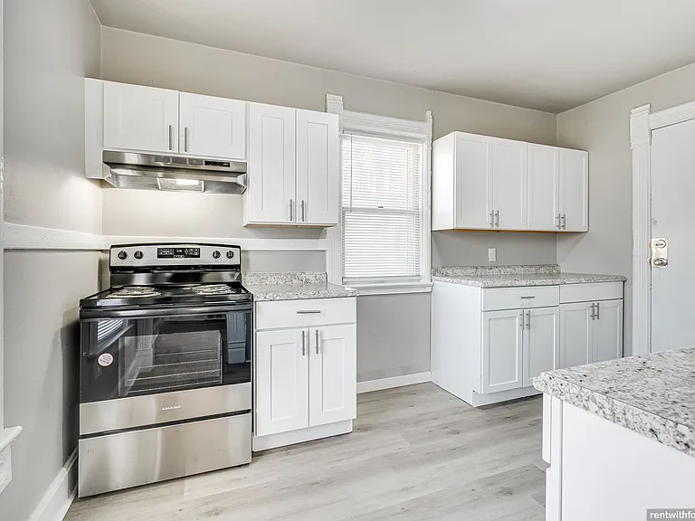 803 N. Broadway — Photo 1