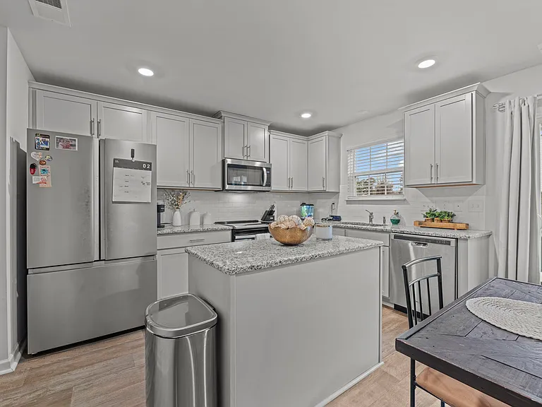 301 Ginger Dr — Photo 17